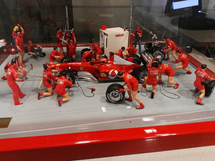 Riproduzione box Ferrari F1